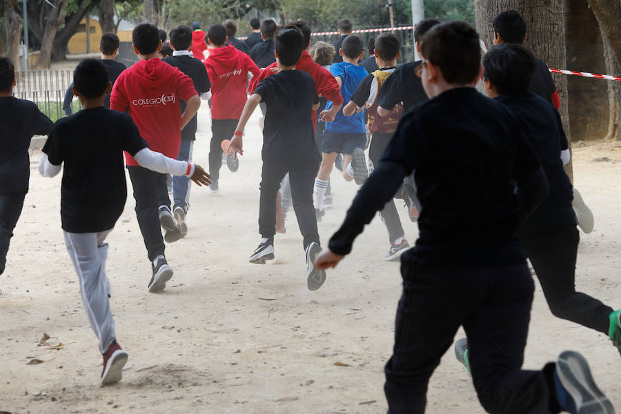 En la mañana de este domingo se celebró la carrera solidaria en favor de la ONG 'Save the Chrildren' en el Malecón de Murcia.