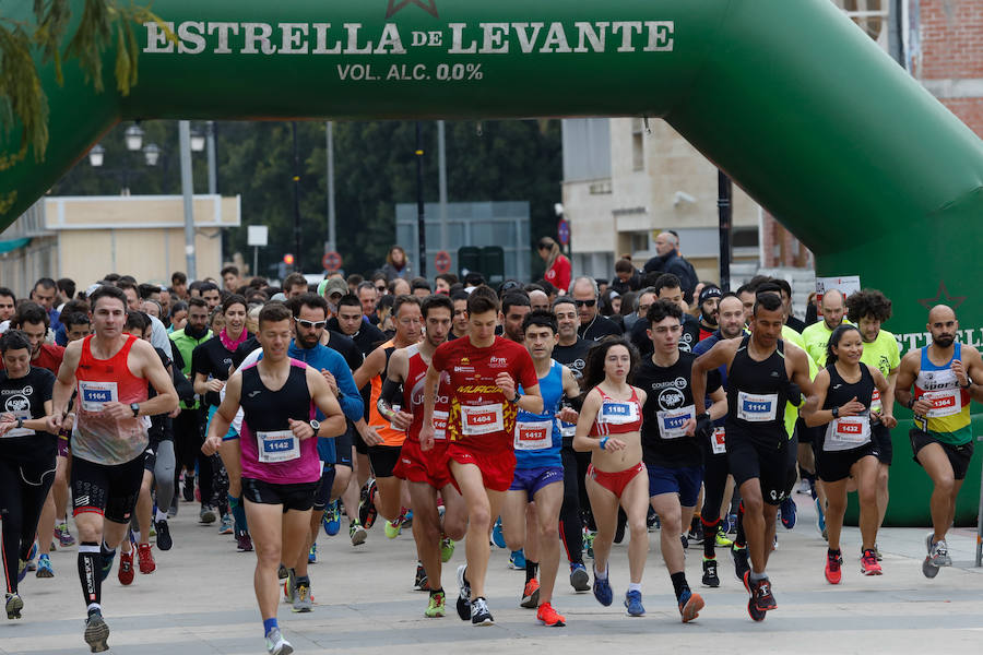 En la mañana de este domingo se celebró la carrera solidaria en favor de la ONG 'Save the Chrildren' en el Malecón de Murcia.