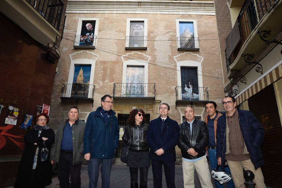Las instantáneas se han tomado en lugares como el Paseo de Corvera, el río Segura, el edficio Guillamón y las cúpulas de los inmuebles modernistas de la Casa Cerdá