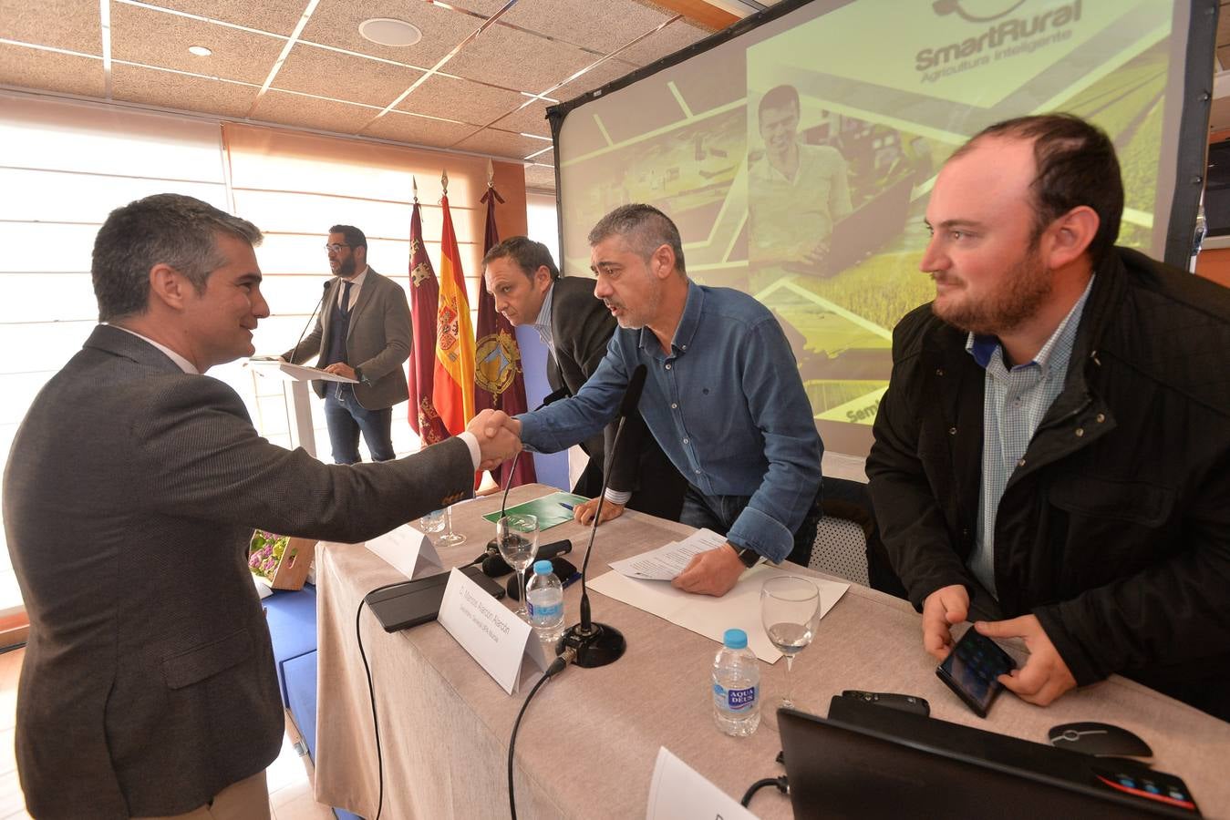 El consejero Del Amor anuncia las subvenciones durante unas jornadas con 400 jóvenes agricultores celebradas en la pedanía de La Hoya