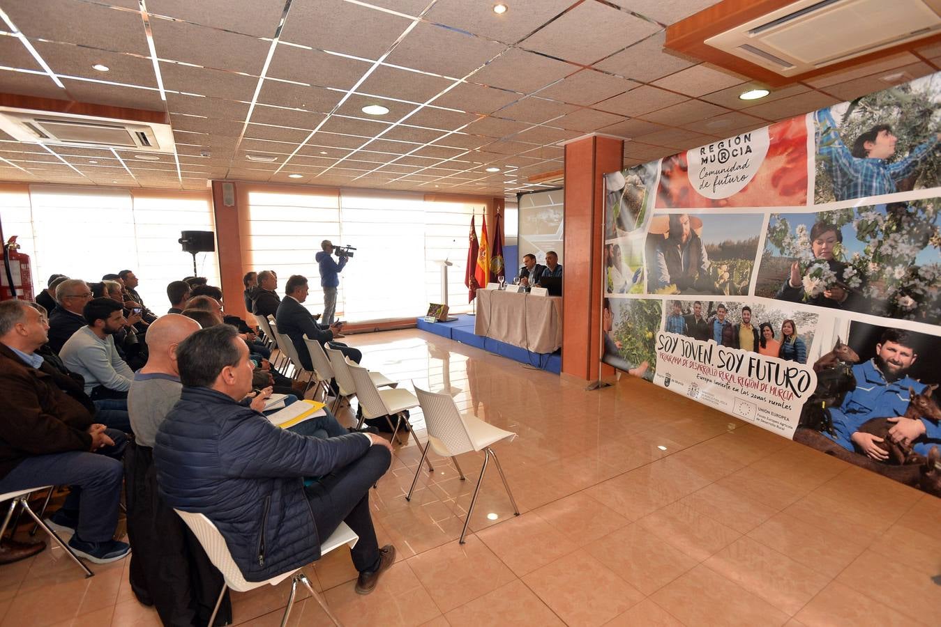 El consejero Del Amor anuncia las subvenciones durante unas jornadas con 400 jóvenes agricultores celebradas en la pedanía de La Hoya