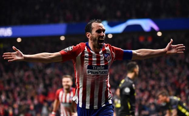 Diego Godín celebra su gol a la Juventus.