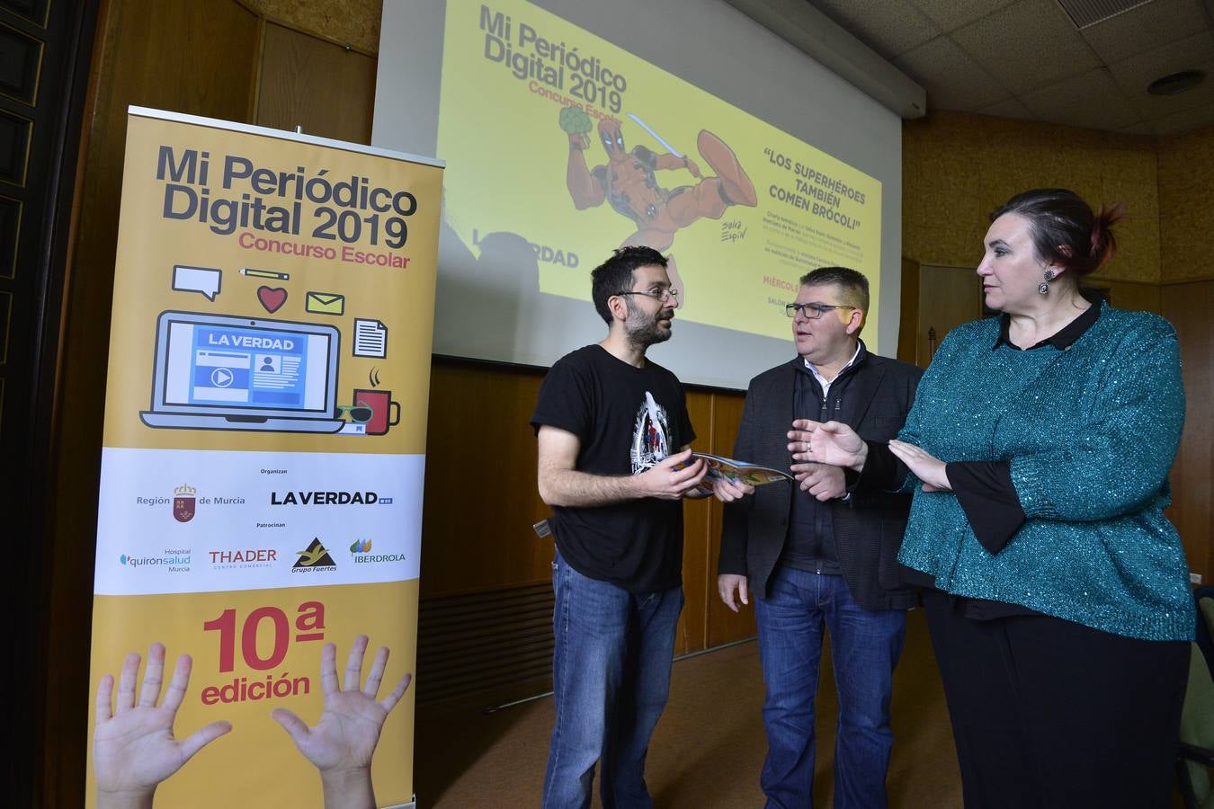 El dibujante de cómics de Marvel Salva Espín protagonizó ayer una charla enmarcada en 'Mi Periódico Digital', el concurso escolar organizado por 'La Verdad' y la Consejería de Educación, Juventud y Deportes.