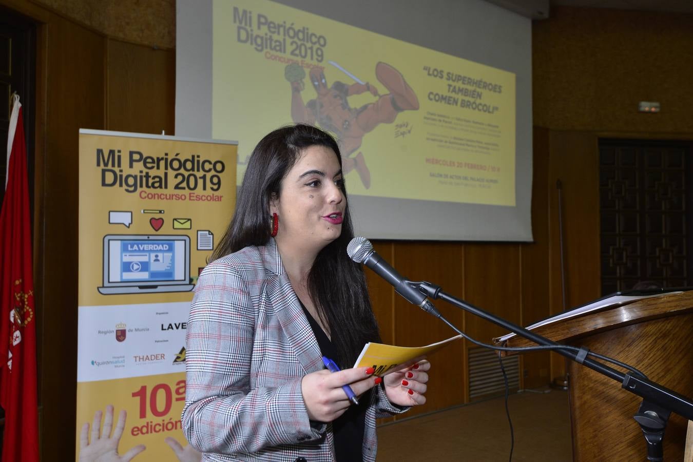 El dibujante de cómics de Marvel Salva Espín protagonizó ayer una charla enmarcada en 'Mi Periódico Digital', el concurso escolar organizado por 'La Verdad' y la Consejería de Educación, Juventud y Deportes.