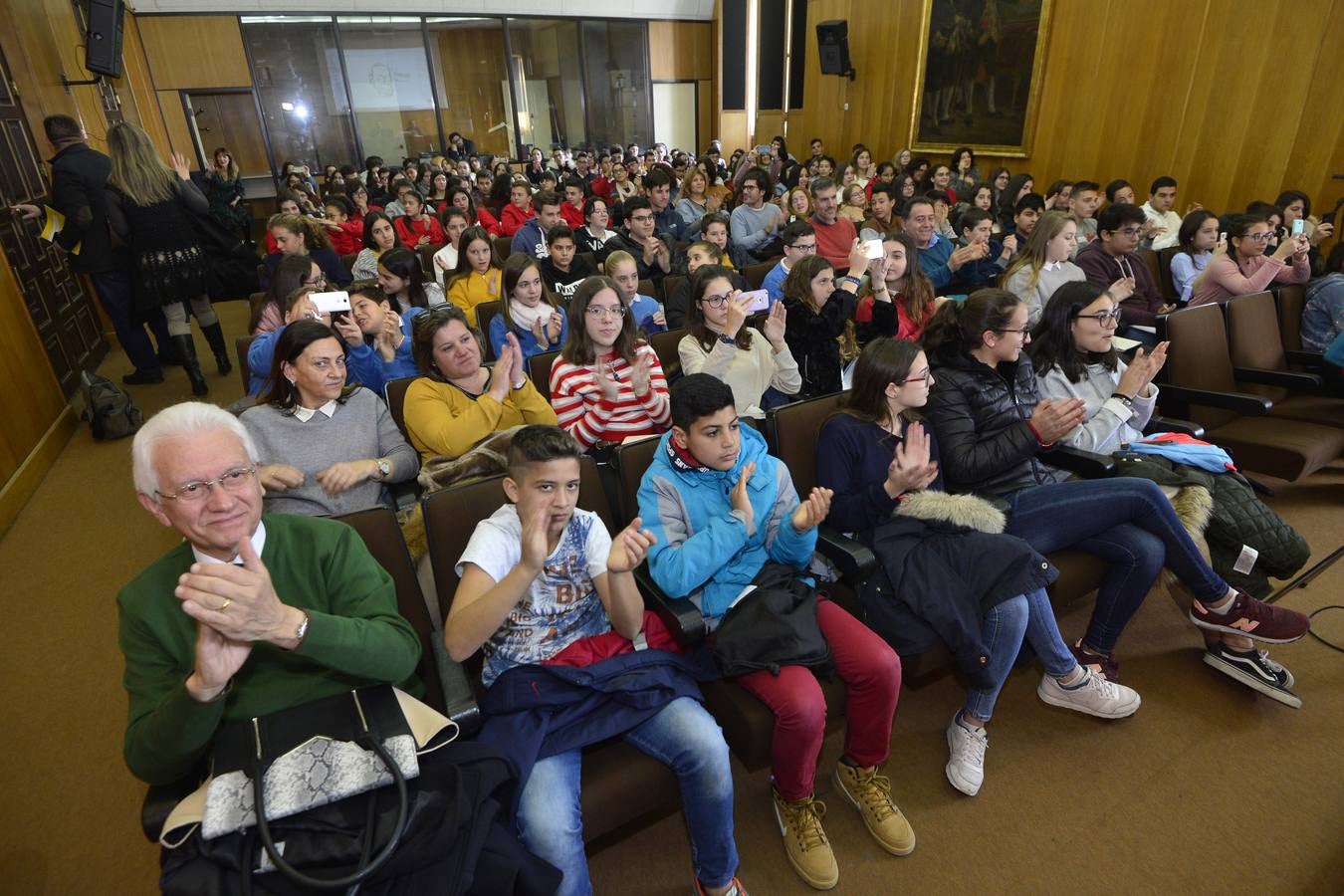 El dibujante de cómics de Marvel Salva Espín protagonizó ayer una charla enmarcada en 'Mi Periódico Digital', el concurso escolar organizado por 'La Verdad' y la Consejería de Educación, Juventud y Deportes.