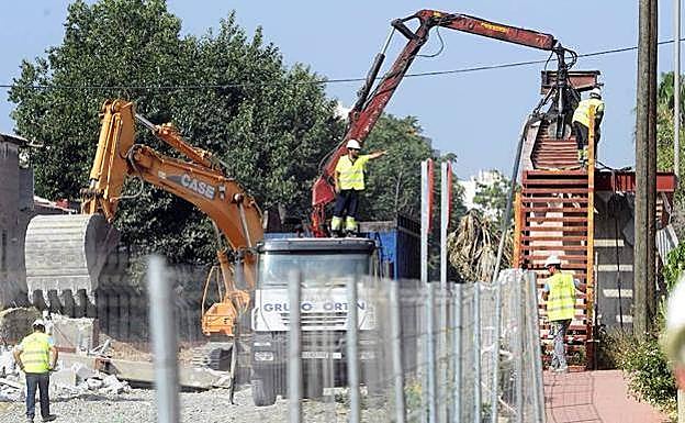 Obras en la vía verde de la Costera Sur.