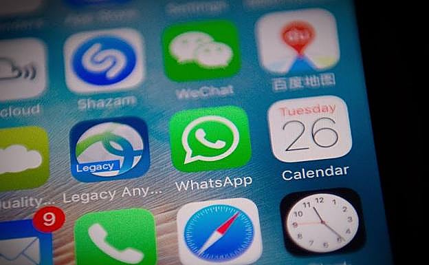 El truco para leer los mensajes de WhatsApp sin aparecer en línea