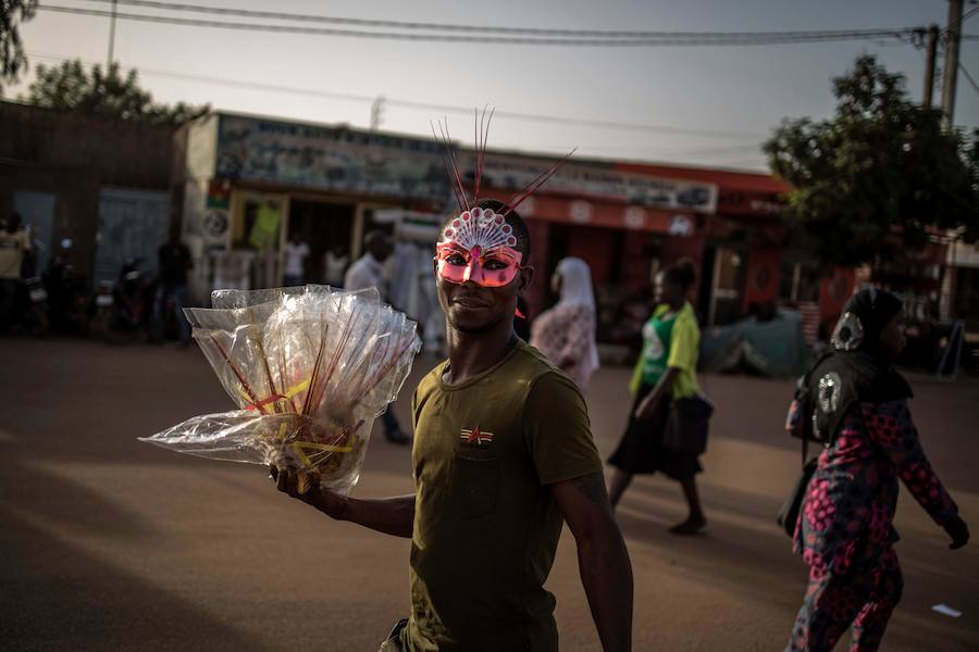 El festival de cine más grande de África celebra su 50 aniversario, impulsado por sus contribuciones a los industria del cine pero eclipsada por problemas de seguridad en el país anfitrión Burkina Faso.