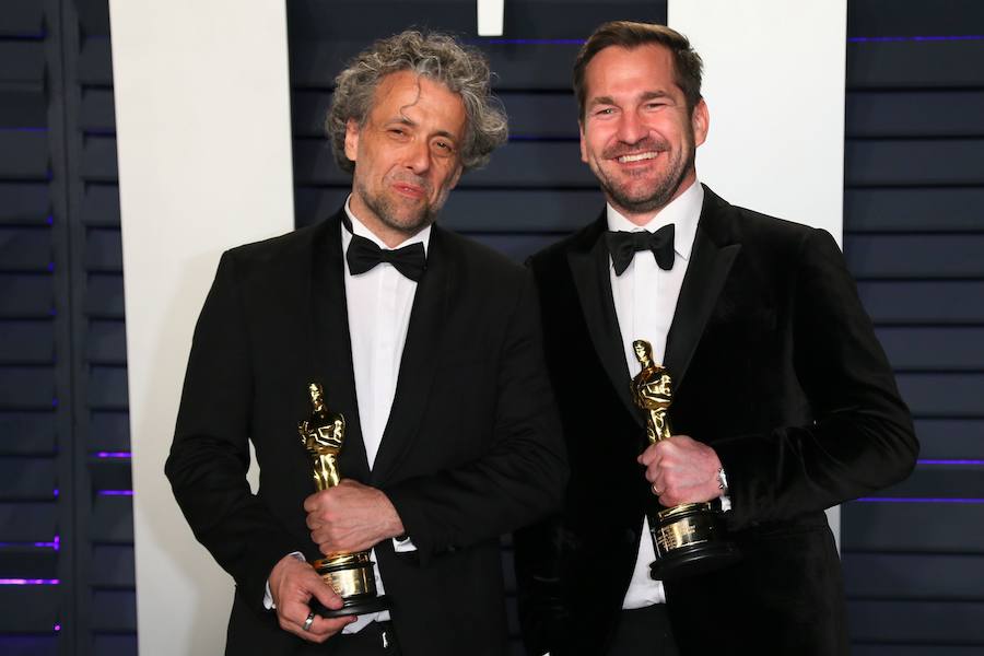 Paul Lambert (izquierda) y J.D. Schwalm, ganadores del Oscar a los Mejores Efectos Especiales por su trabajo en 'First Man', durante la ceremonía de los Premios Oscar celebrada este domingo 24 de febrero de 2019 en Hollywood, California (Estados Unidos).