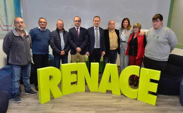 Reunión del consejero de Empleo, Universidades, Empresa y Medio Ambiente, Javier Celdrán, con empresarios participantes en el Plan 'Renace'.