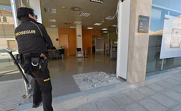 Daños producidos por los ladrones en la entidad bancaria.