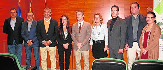 Toma de posesión de la nueva junta directiva del Coitarm, junto al consejero de Agricultura.