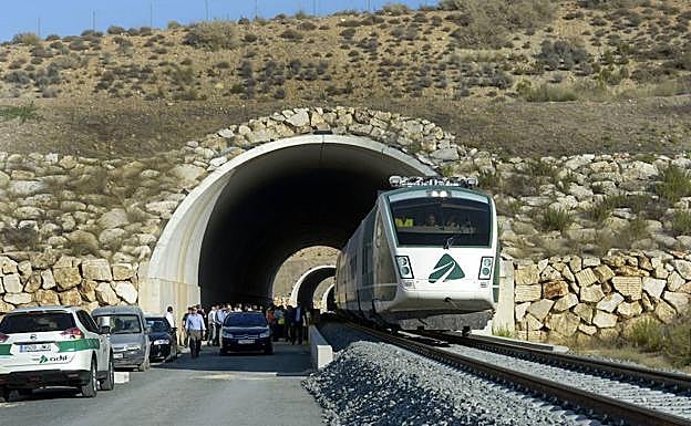 Visita oficial a la variante de Camarillas, en una fotografía de archivo.