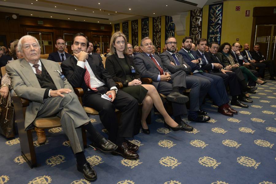 López Miras afirma en el evento organizado por 'La Verdad' que si el PP gana las elecciones «El AVE llegará este año a Murcia»