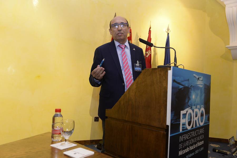 López Miras afirma en el evento organizado por 'La Verdad' que si el PP gana las elecciones «El AVE llegará este año a Murcia»