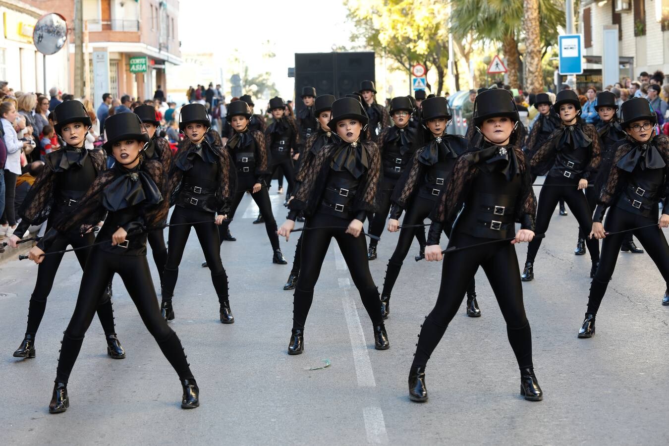 El humor y la actualidad no faltaron al primer gran desfile de Carnaval de la pedanía murciana. El grupo 'El Mejillón Colorao' hizo una parodia de la exhumación de Franco