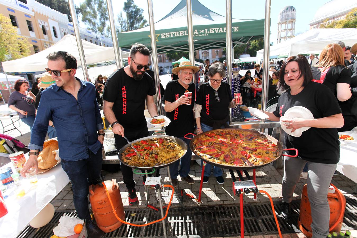 Unas 600 personas celebran en el Cuartel de Artillería el Medio Año Festero
