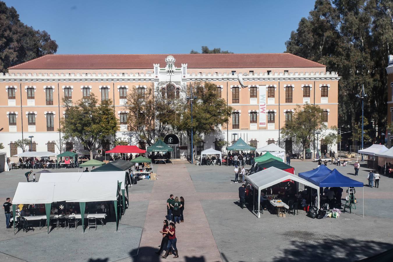 Unas 600 personas celebran en el Cuartel de Artillería el Medio Año Festero