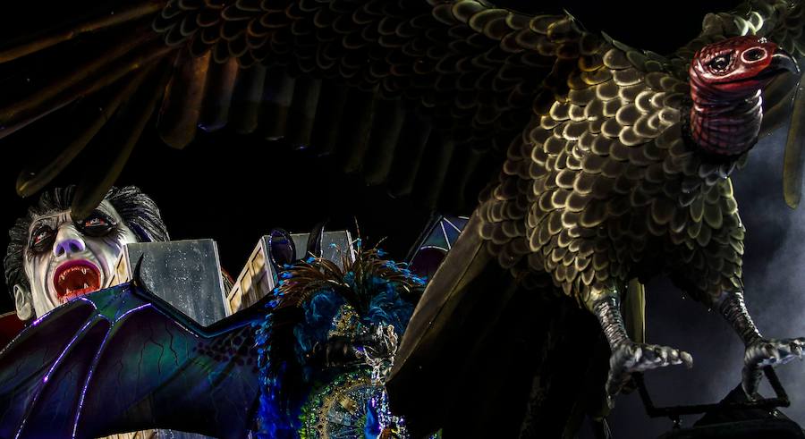 El desfile del Carnaval en Sao Paulo, Brasil, es uno de los eventos más importantes del país