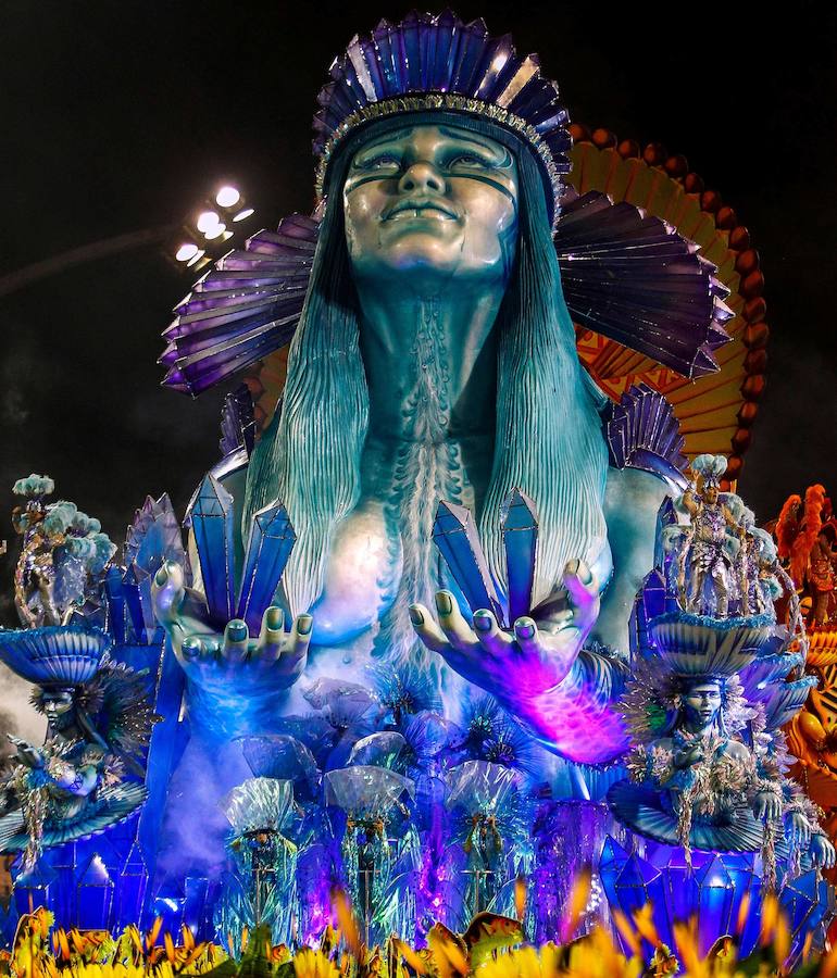 El desfile del Carnaval en Sao Paulo, Brasil, es uno de los eventos más importantes del país