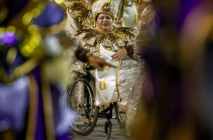 El desfile del Carnaval en Sao Paulo, Brasil, es uno de los eventos más importantes del país