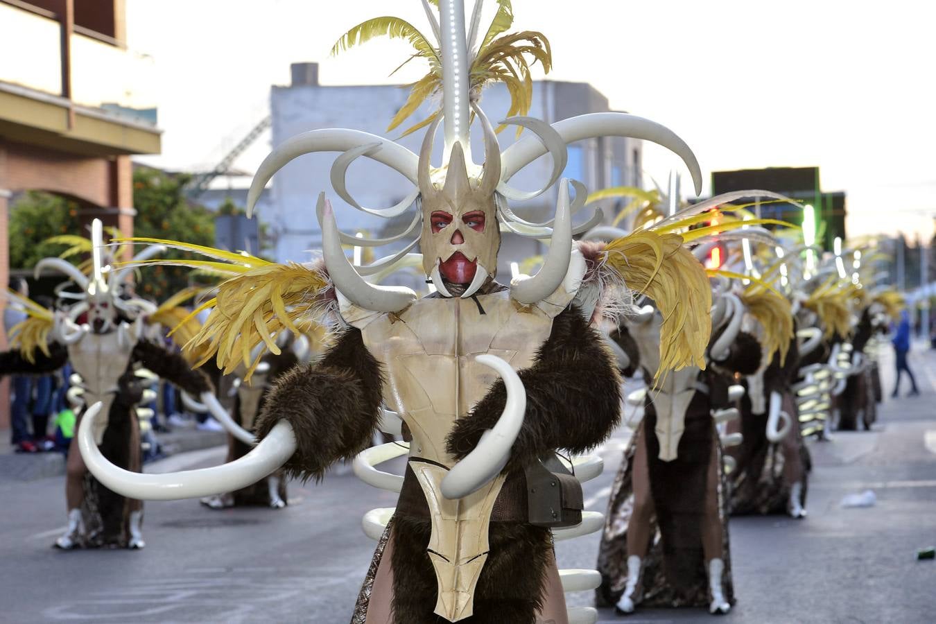 Treinta comparsas, con 1.500 participantes, muestran lo mejor del Carnaval de Cabezo de Torres. Uno de los grupos más aplaudidos fue Sementales Atascaos, que ironizó con la contaminación del Mar Menor