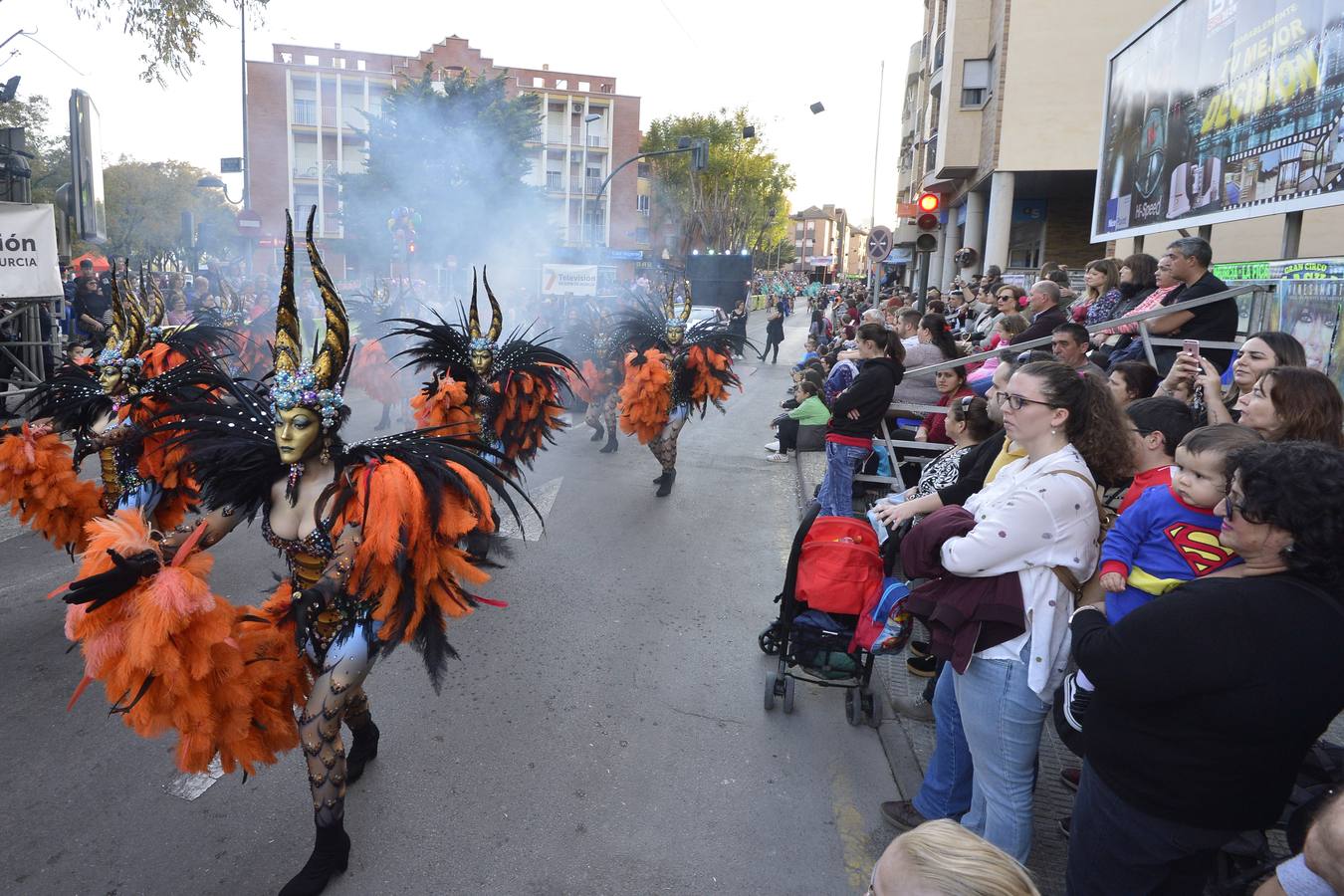 Treinta comparsas, con 1.500 participantes, muestran lo mejor del Carnaval de Cabezo de Torres. Uno de los grupos más aplaudidos fue Sementales Atascaos, que ironizó con la contaminación del Mar Menor