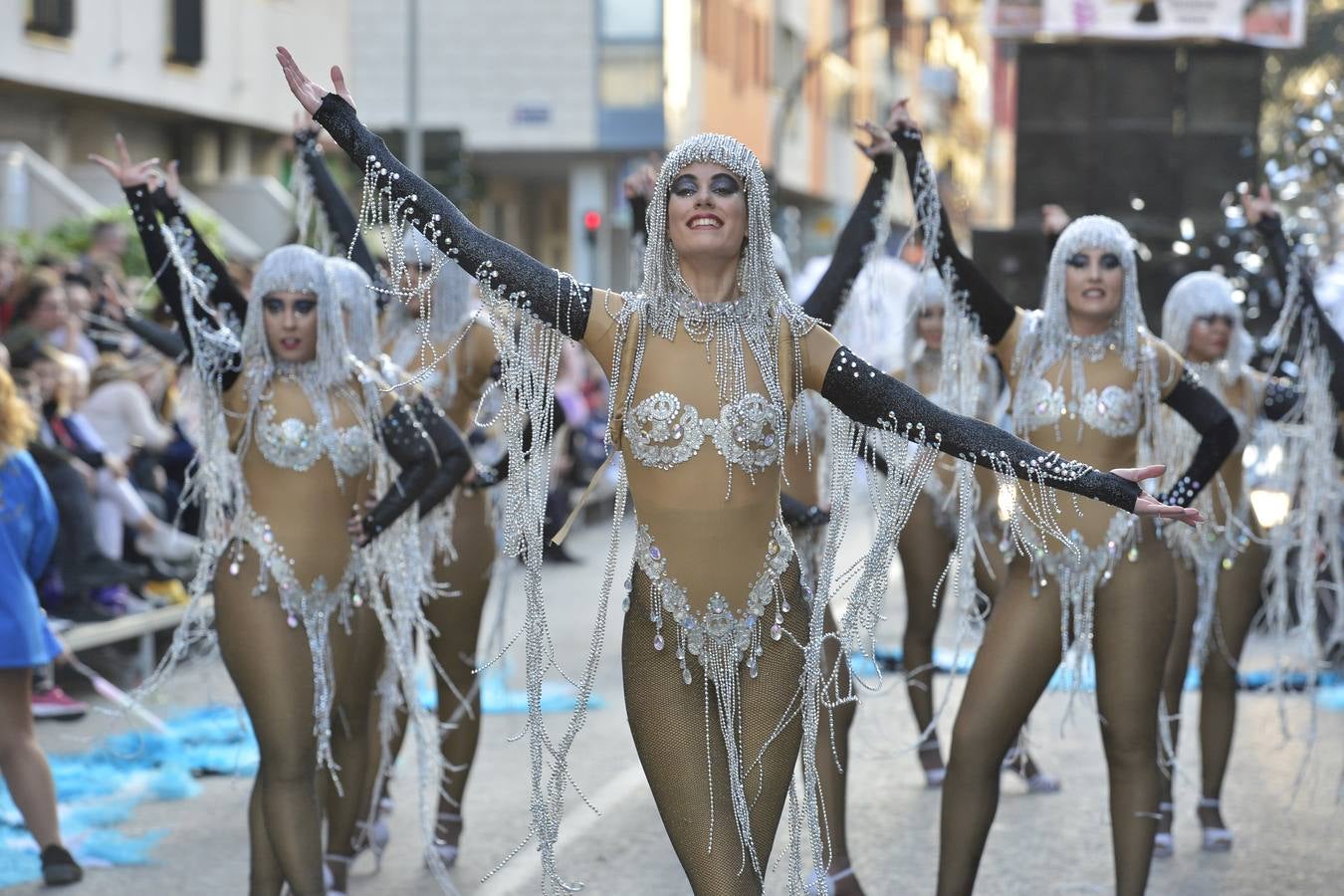 Treinta comparsas, con 1.500 participantes, muestran lo mejor del Carnaval de Cabezo de Torres. Uno de los grupos más aplaudidos fue Sementales Atascaos, que ironizó con la contaminación del Mar Menor