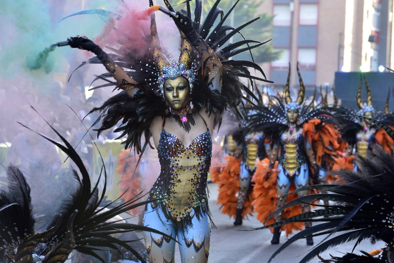 Treinta comparsas, con 1.500 participantes, muestran lo mejor del Carnaval de Cabezo de Torres. Uno de los grupos más aplaudidos fue Sementales Atascaos, que ironizó con la contaminación del Mar Menor