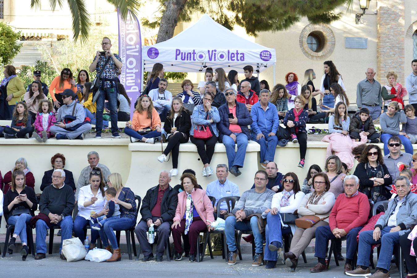 Treinta comparsas, con 1.500 participantes, muestran lo mejor del Carnaval de Cabezo de Torres. Uno de los grupos más aplaudidos fue Sementales Atascaos, que ironizó con la contaminación del Mar Menor