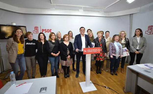 Rueda de prensa de José Antonio Serrano, candidato del PSOE a la alcaldía de Murcia.