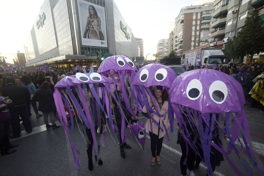 La gran marcha por en el Día Internacional de la Mujer arranca en el centro de Murcia con el recuerdo de la jornada histórica vivida hace ahora un año