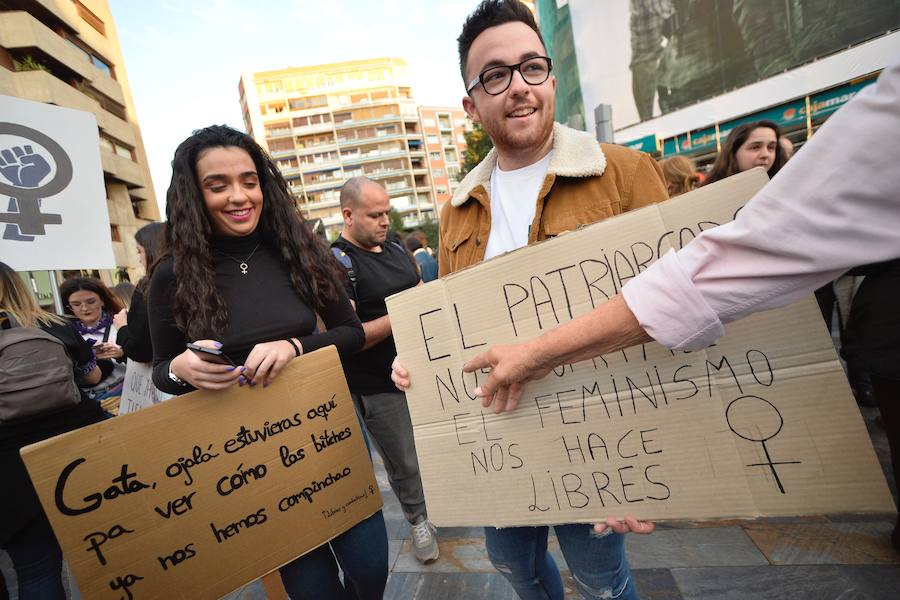 La gran marcha por en el Día Internacional de la Mujer arranca en el centro de Murcia con el recuerdo de la jornada histórica vivida hace ahora un año