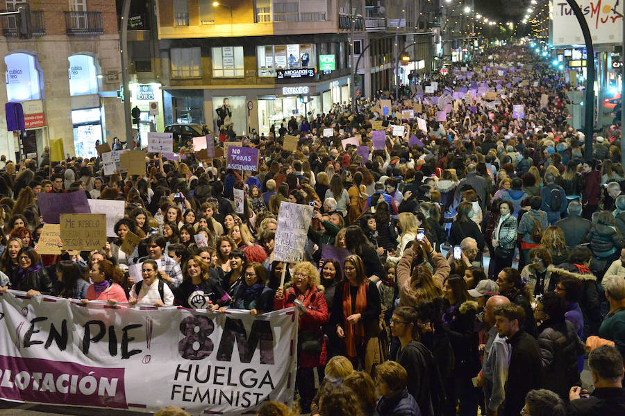 La gran marcha por en el Día Internacional de la Mujer arranca en el centro de Murcia con el recuerdo de la jornada histórica vivida hace ahora un año