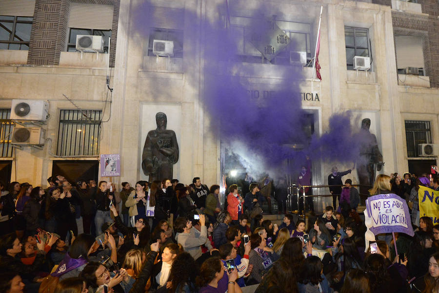 La gran marcha por en el Día Internacional de la Mujer arranca en el centro de Murcia con el recuerdo de la jornada histórica vivida hace ahora un año