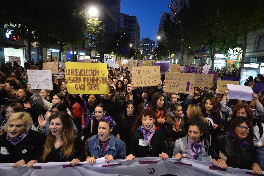 La gran marcha por en el Día Internacional de la Mujer arranca en el centro de Murcia con el recuerdo de la jornada histórica vivida hace ahora un año
