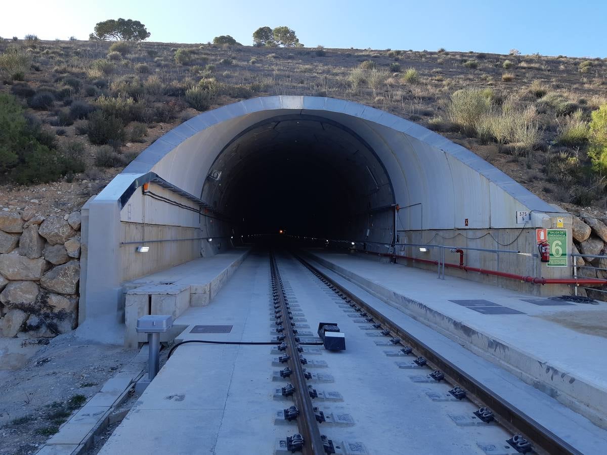 Decenas de vecinos participaron ayer en un simulacro de accidente ferroviario