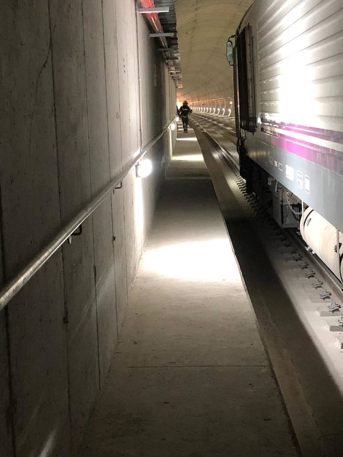 Decenas de vecinos participaron ayer en un simulacro de accidente ferroviario