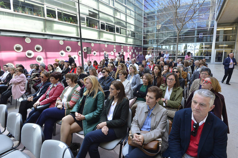 La vicepresidenta del Gobierno y secretaria de Igualdad del PSOE, Carmen Calvo, ha remarcado que el gobierno socialista «ha convertido en 9 meses la política en respuesta»