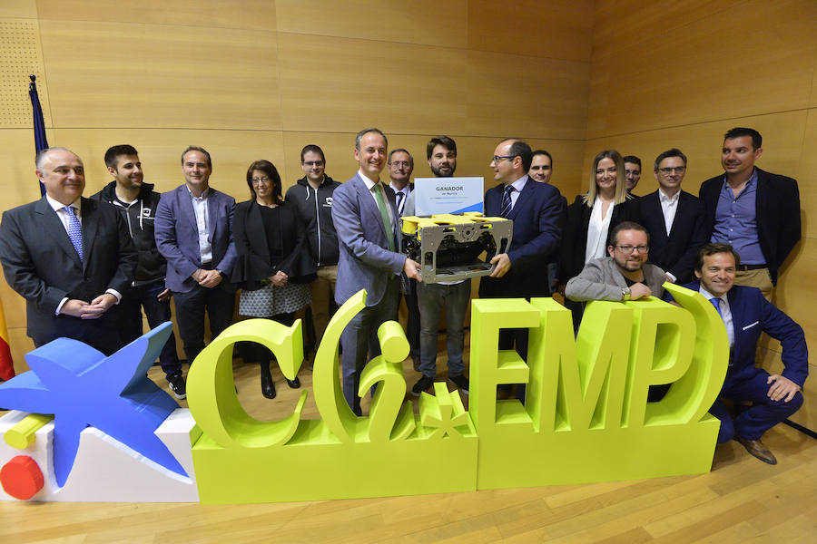 La empresa Nido Robotics se alza con el premio Emprendedores XXI en la Región. Además de un cheque de 5.000 euros, el galardón les brinda la oportunidad de pasar una temporada en Silicon Valley o la universidad de Cambridge