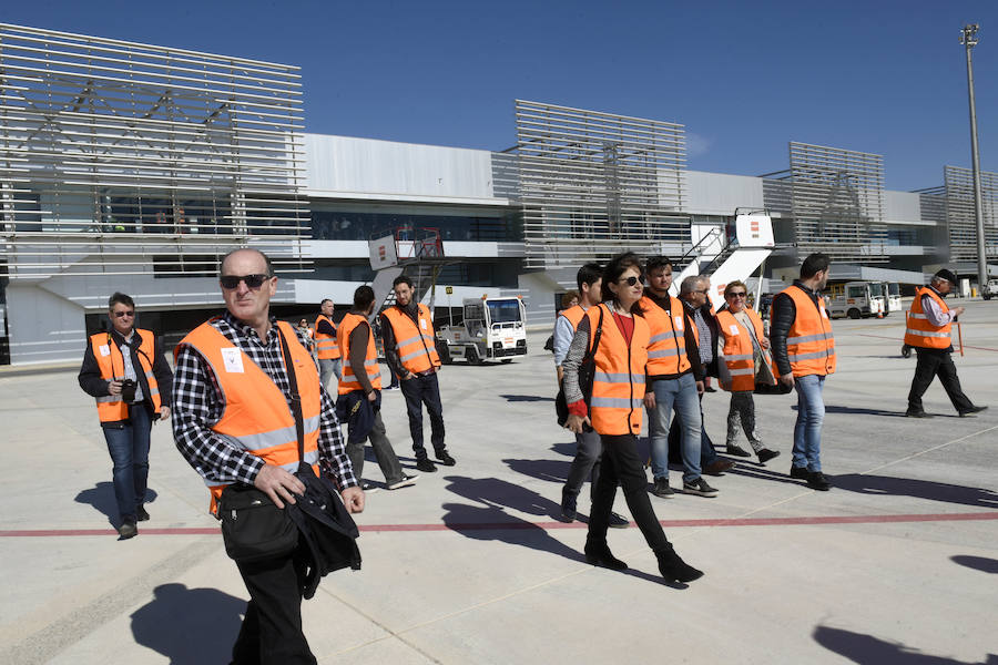 Fotos: Visita de los ganadores del concurso de &#039;La Verdad&#039; al aeropuerto internacional de la Región de Murcia