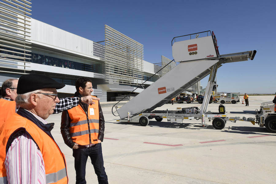 Fotos: Visita de los ganadores del concurso de &#039;La Verdad&#039; al aeropuerto internacional de la Región de Murcia