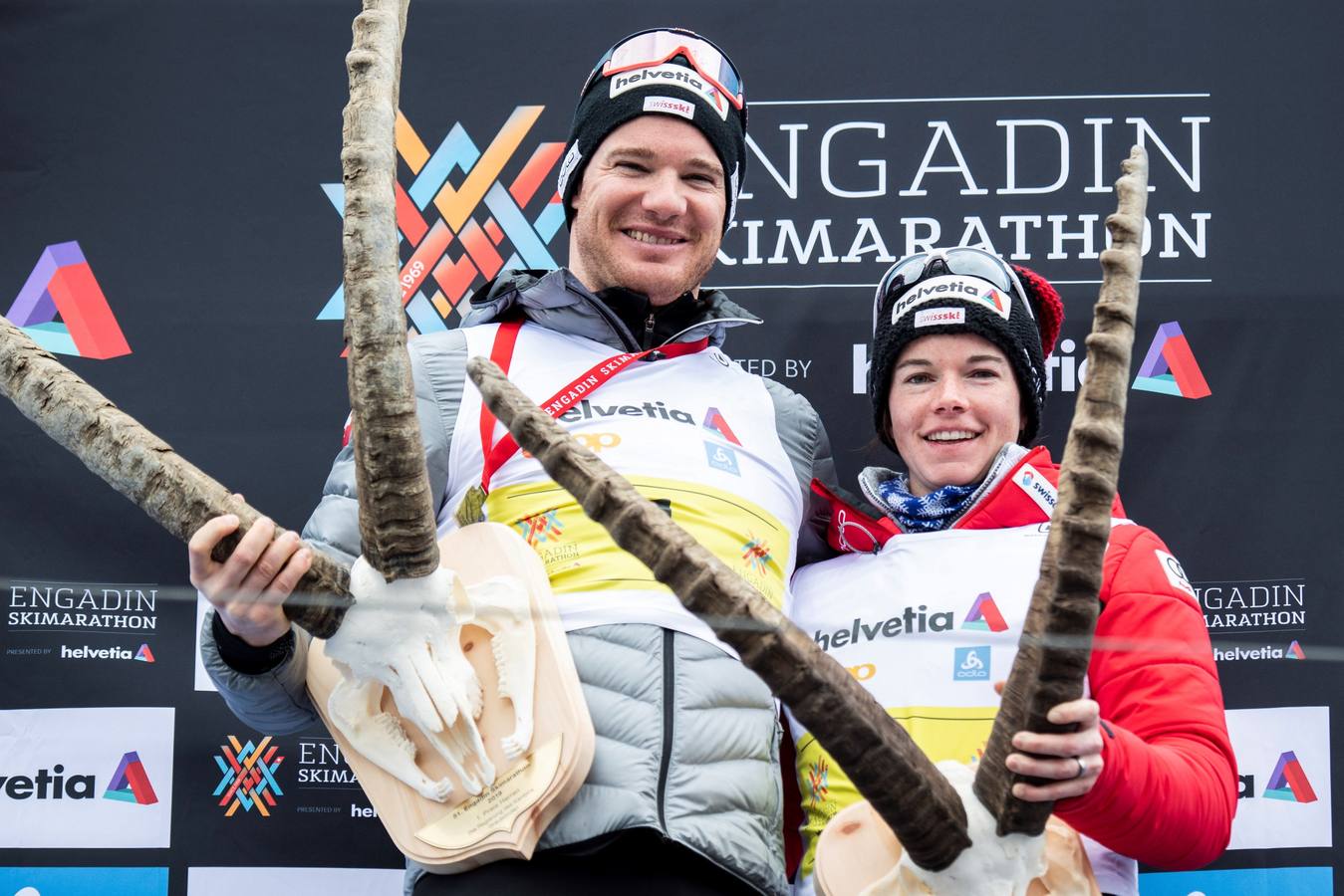 Los atletas compiten en el camino de Maloya a S-Chanf durante la 51 Maratón Anual de Esquí de Engadin en Sils, Suiza.