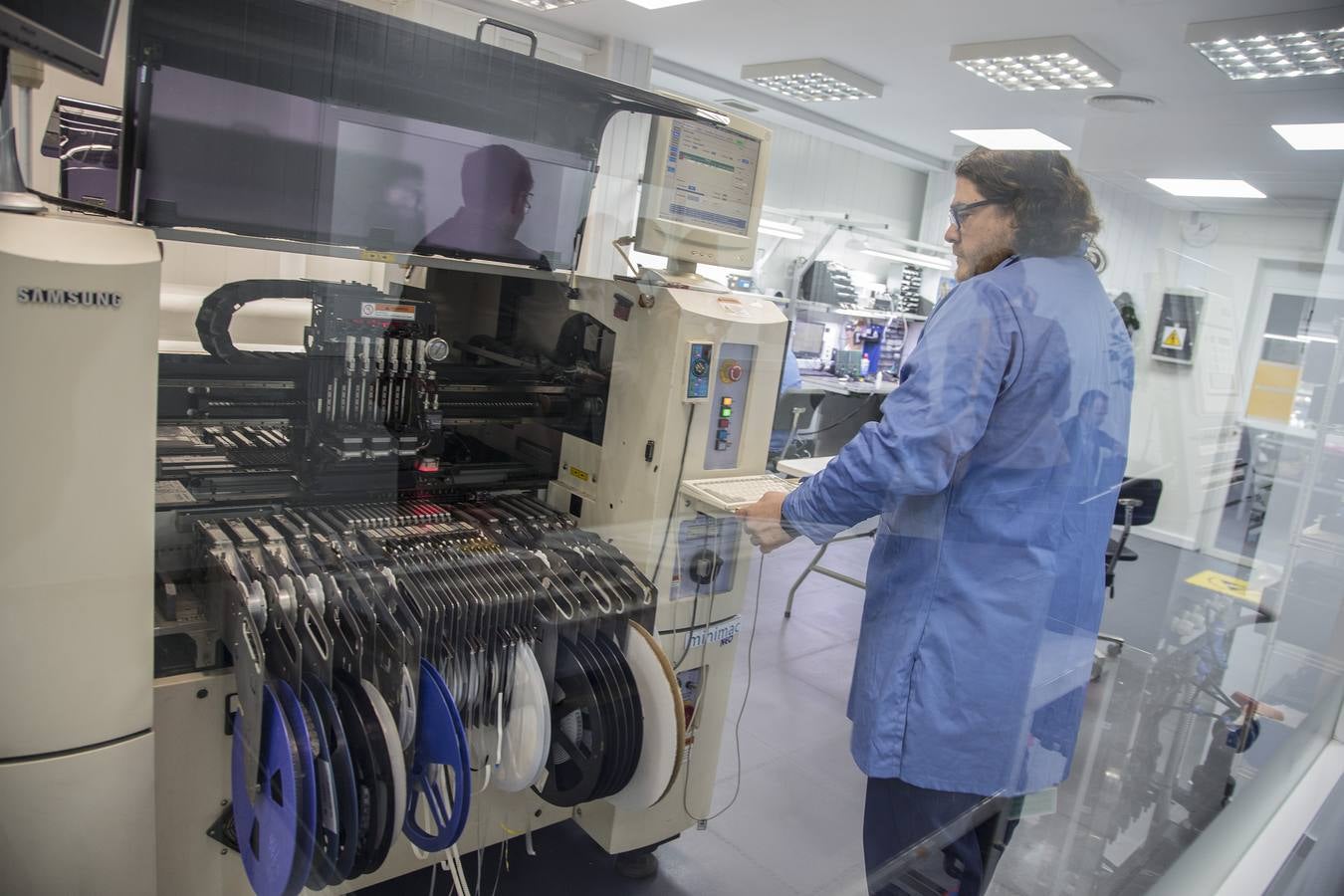 El sector de la tecnología agrícola aglutina en la Región a unas 200 empresas que facturan unos 750 millones de euros y emplean a unos 2.000 trabajadores. Así lo destacó este martes el consejero de Empleo, Universidades, Empresa y Medio Ambiente, Javier Celdrán, en su visita a la firma Nutricontrol, especializada en la fabricación de equipos de control de riego.