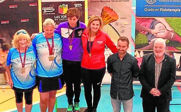 Carmen María Martínez y María Lozano, en lo más alto del podio. 