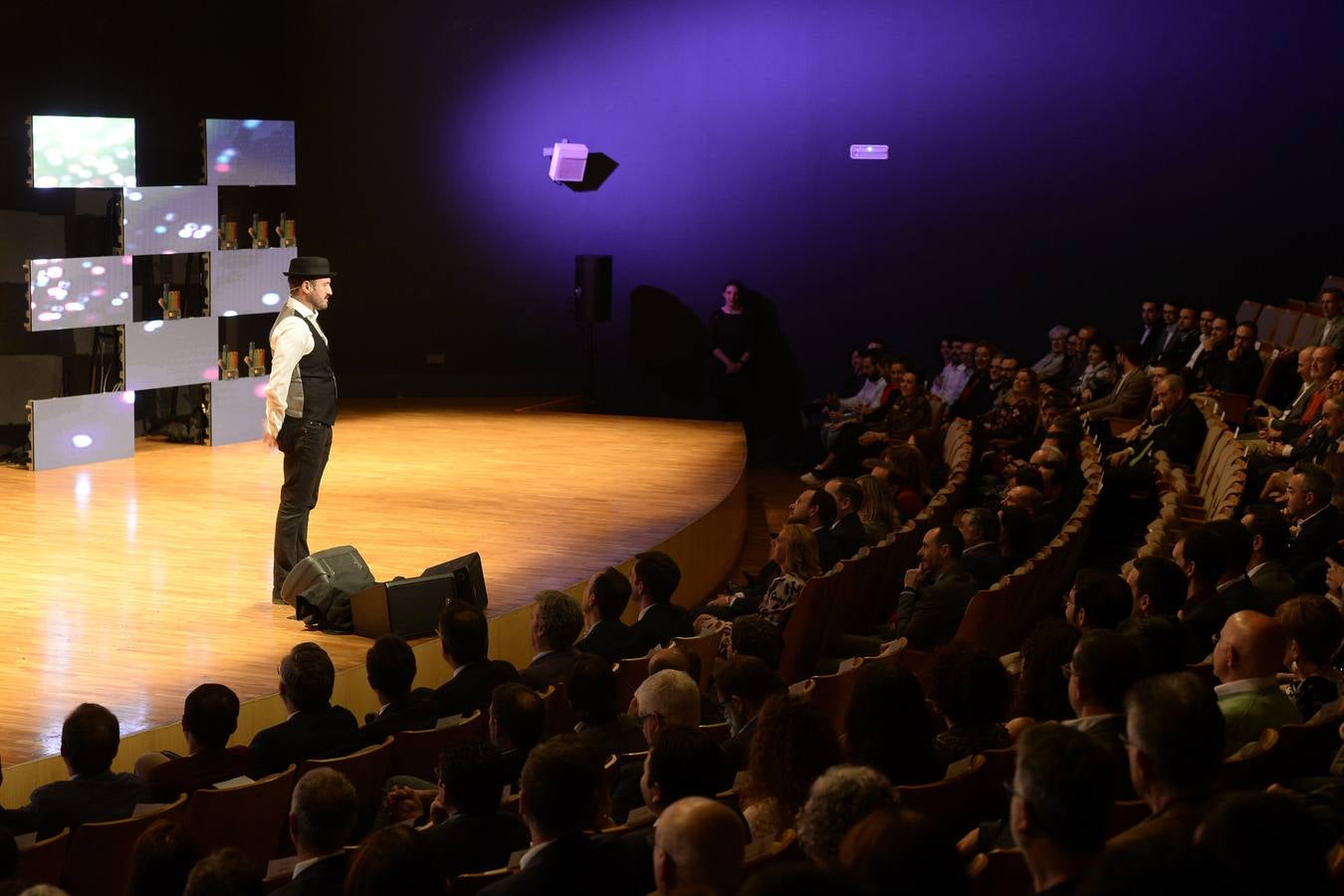 Los Premios Web de laverdad.es cerraron este jueves por la noche su XI edición en un acto en el Auditorio Víctor Villegas de Murcia conducido por el actor y humorista Alex O'Dogherty