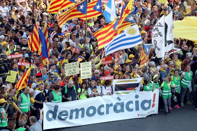 Colectivos independentistas catalanes se han concentrado este sábdo en Madrid para 