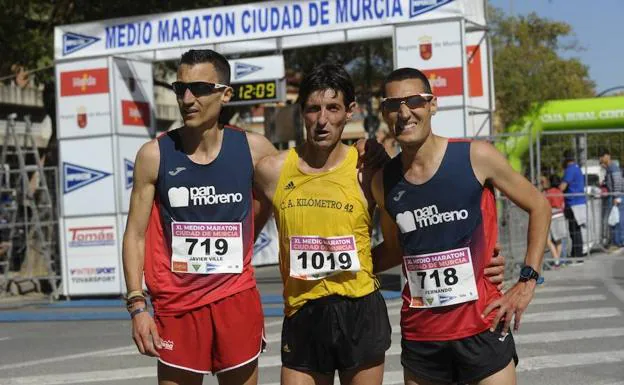 Javier Villegas, Andrés Mico y Fernando Villegas, los tres primeros clasificados..