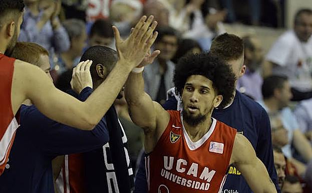 Askia Booker celebra una buena jugada. 