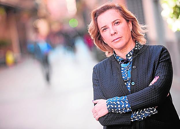 Adela Martínez-Cachá, consejera de Educación, Juventud y Deportes, en la plaza de Santo Domingo de Murcia. 